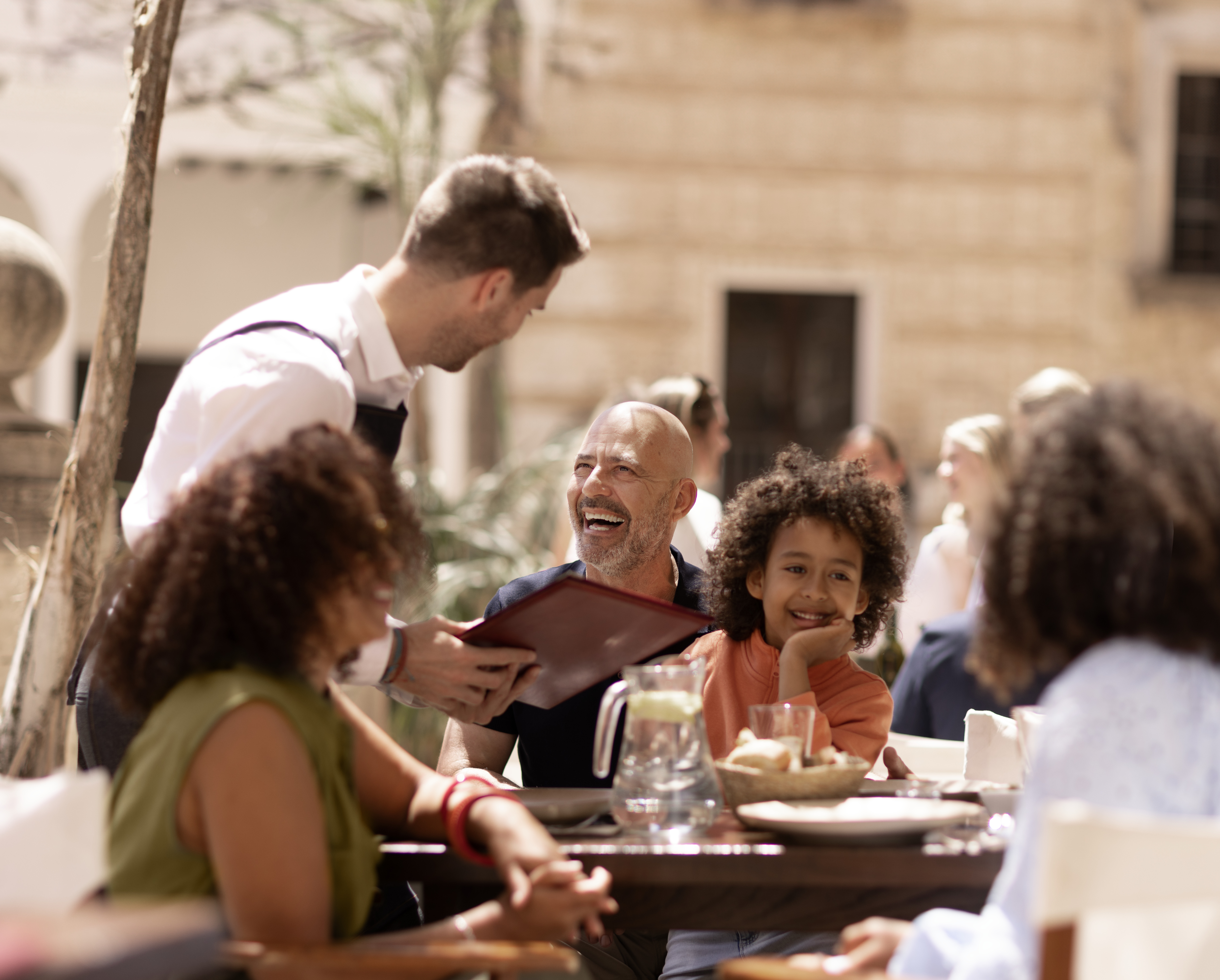 PH_Pic_AudeoSphereI-PiazzaRestaurant-Group